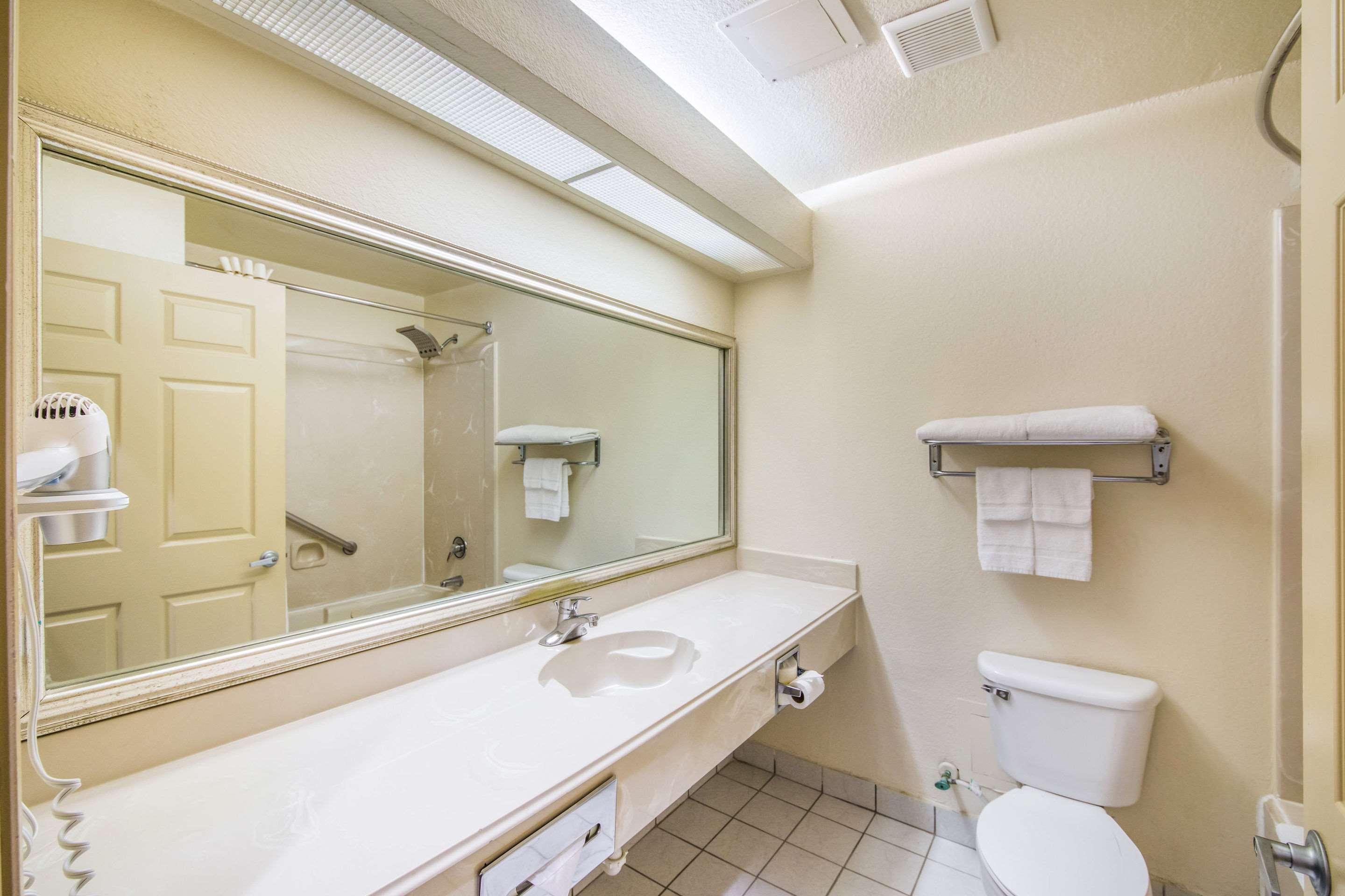 Quality Inn Bastrop Exterior photo