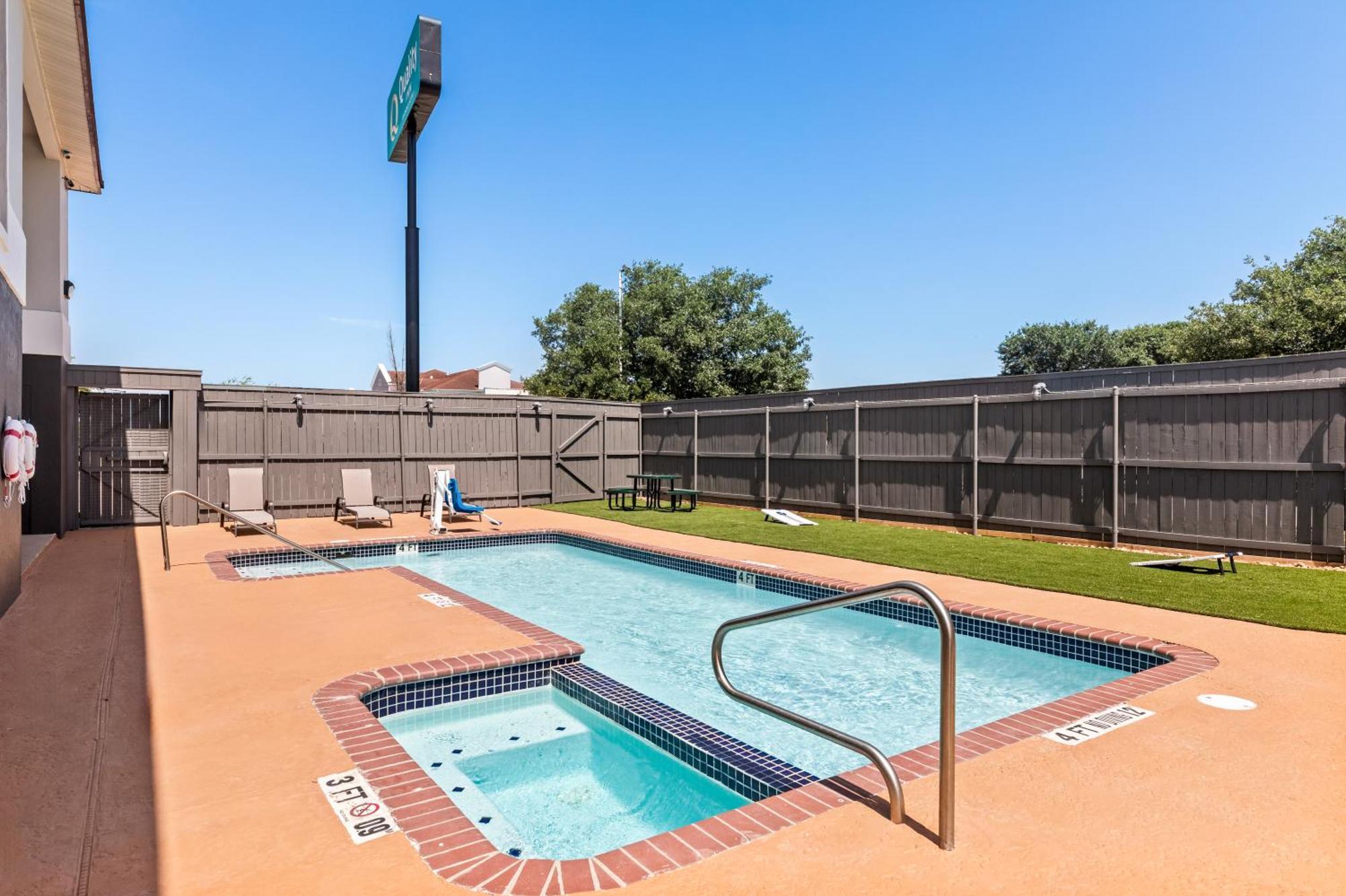 Quality Inn Bastrop Exterior photo